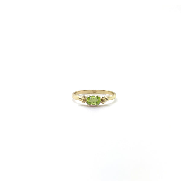 Facet Peridot Oval Triquetra <p><i>-Limited Edition-</i></p>